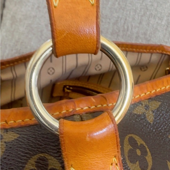 Louis Vuitton Delightful Monogram Bag
(Authentic) - Picture 8 of 11